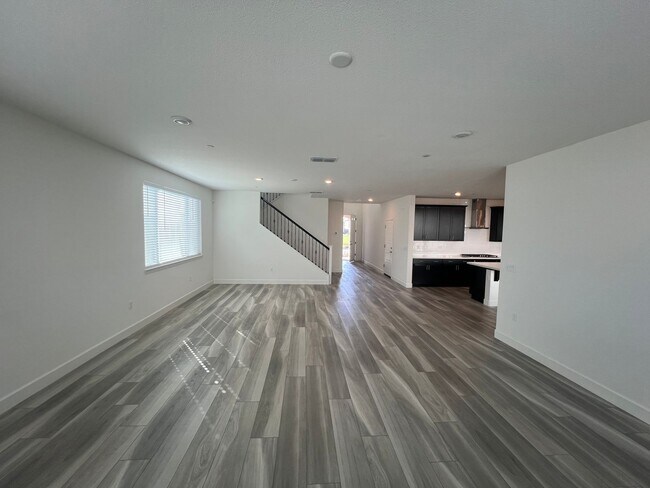 Building Photo - Beautiful Northlake Property Next to Park