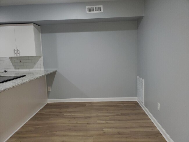 Building Photo - $500 off one month.  Call for details. "Ch...