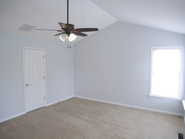 Building Photo - Spacious & Stylish 4-Bedroom Home with Fin...