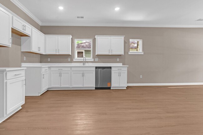Building Photo - 557 Lundee St