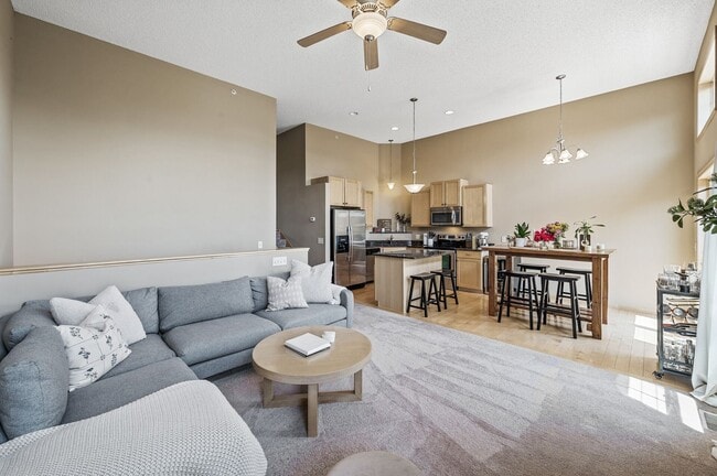 Building Photo - Spacious 3-Bedroom Townhome in Prime Savage/Prior Lake Location