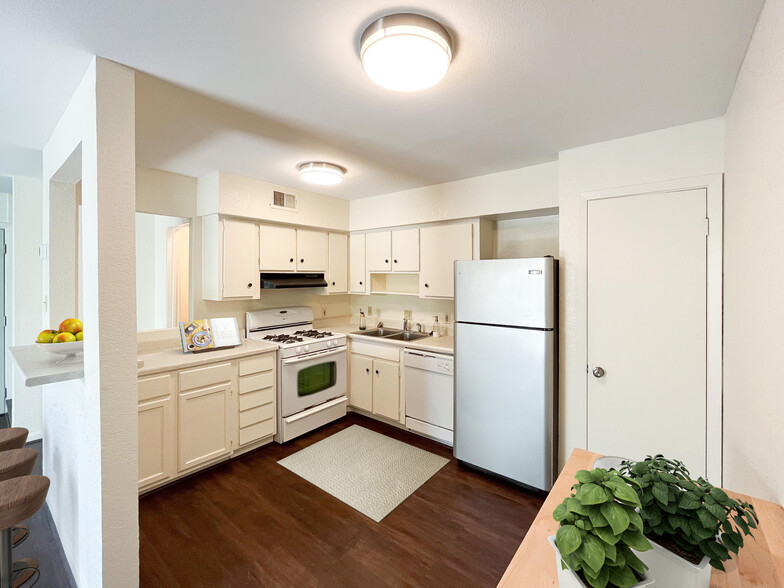 Roomy kitchen with pantry. - 2802 Westhill Dr