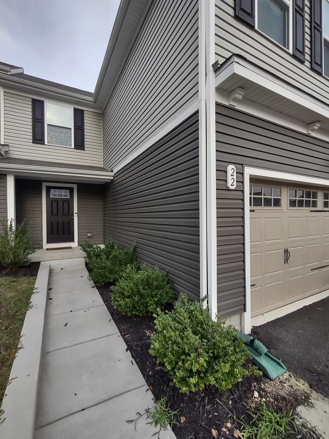 Building Photo - 22 Sugarberry Dr