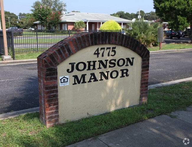 Building Photo - Johnson Manor