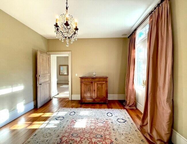 Building Photo - 918 Hale St