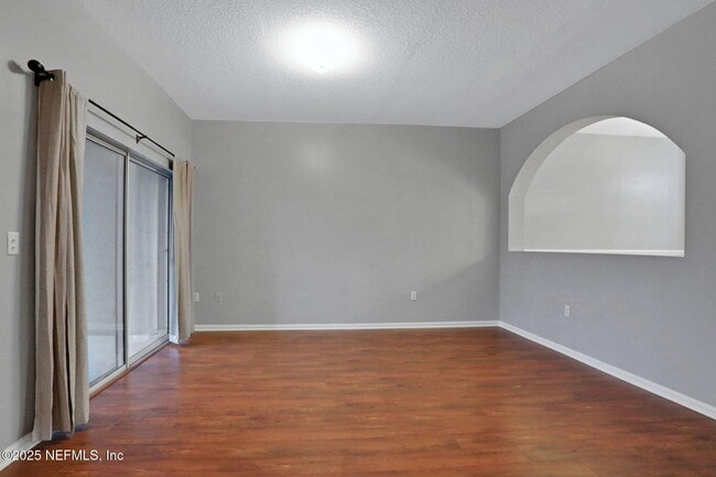 Building Photo - 9744 Summer Grove Way W