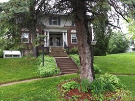 Building Photo - 1823 E 5th St