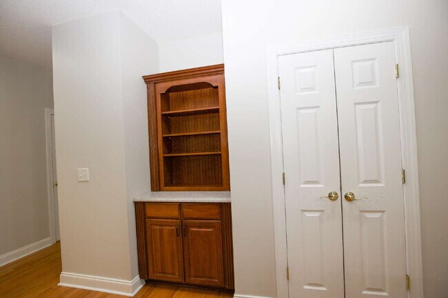 Building Photo - "Spacious 3-Bedroom Retreat with 3200 Sq Ft of Comfort in Seven Lakes!"
