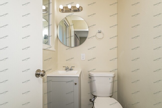 Building Photo - 2359 Hallwood Dr