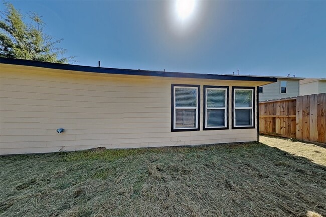 Building Photo - 16716 Foursquare Dr