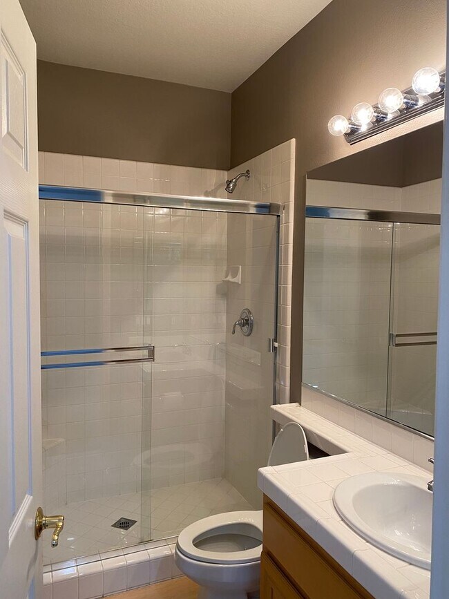 Building Photo - 5 Bed, 5 bath cul-de-sac Executive Home