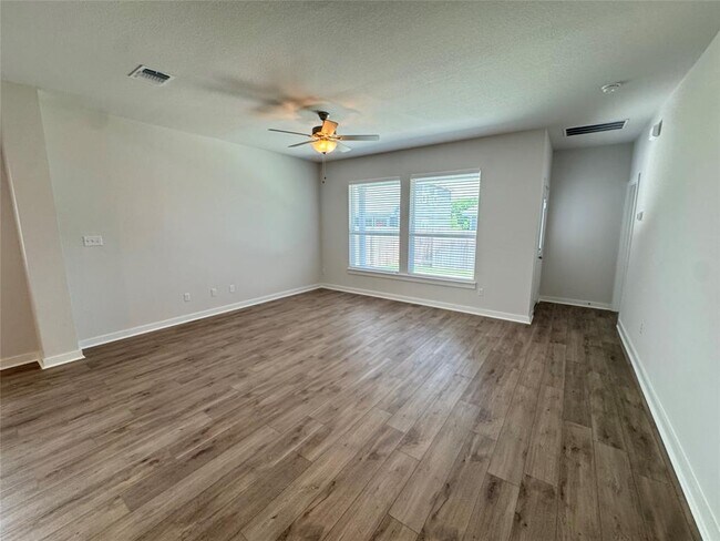 Building Photo - 112 Corn Ln