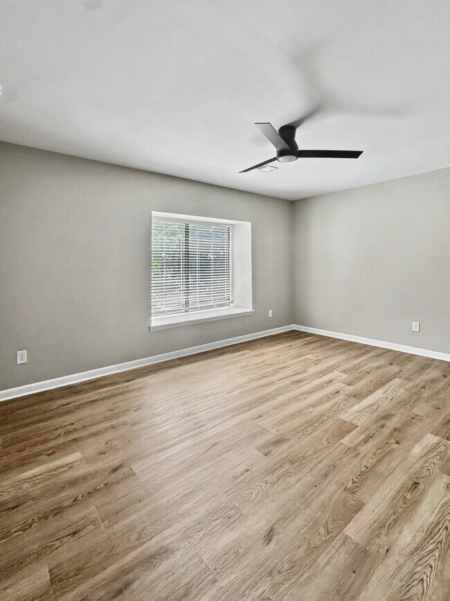 Building Photo - Yacht Cove Condo