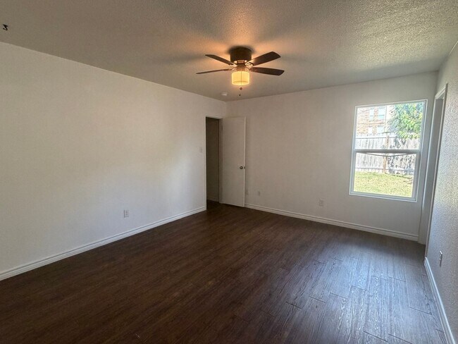 Building Photo - 403 Olaf Dr