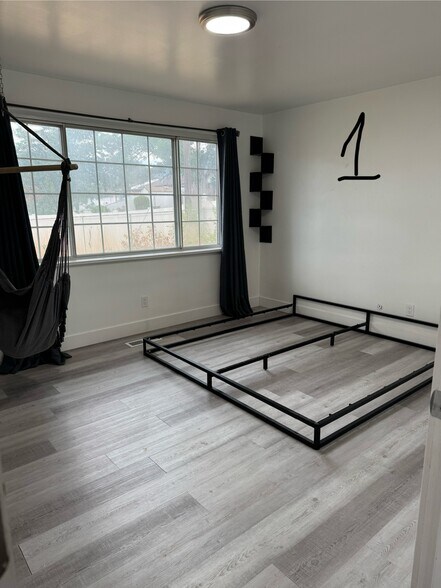 Room 1 - 883 E Sego Lily Dr