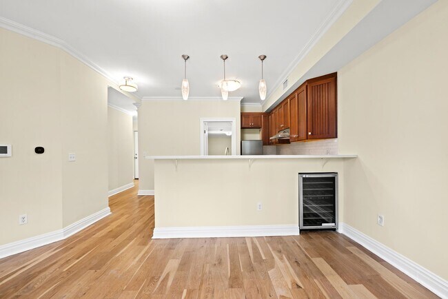 Building Photo - 385 1st St
