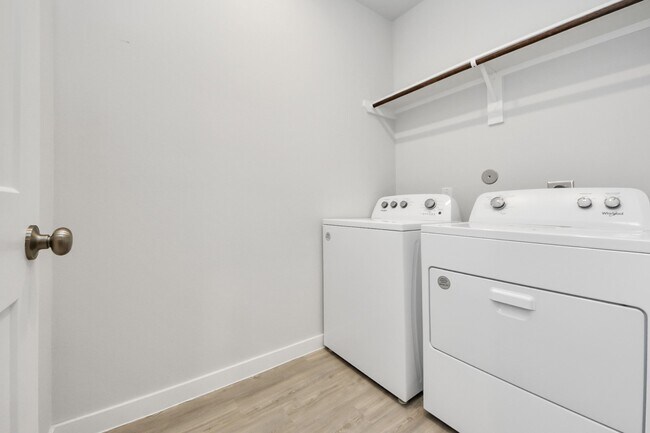 Building Photo - 25089 Pomegranate Pl