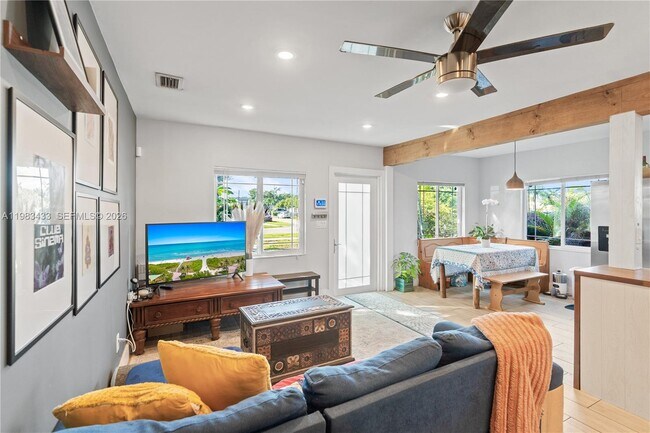 Building Photo - 2447 Wilson St