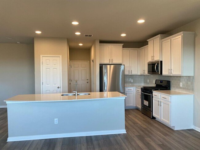 Building Photo - 3201 College Park Dr