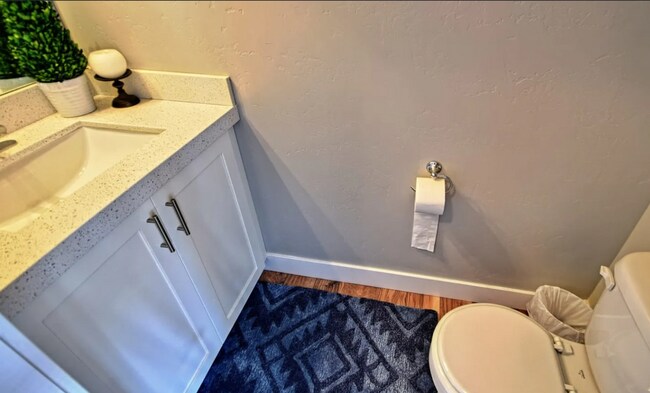 Building Photo - 4 bedroom/2.5 bathroom Townhome in Eagle Mountain