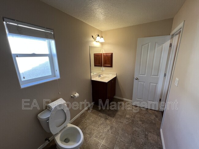 Building Photo - 3644 Clear Creek Rd