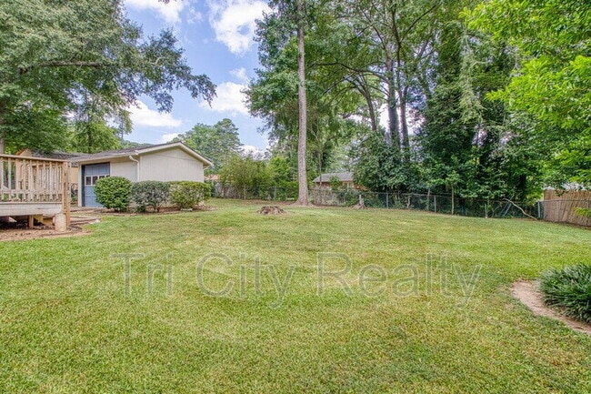 Building Photo - 212 Hilltop Dr