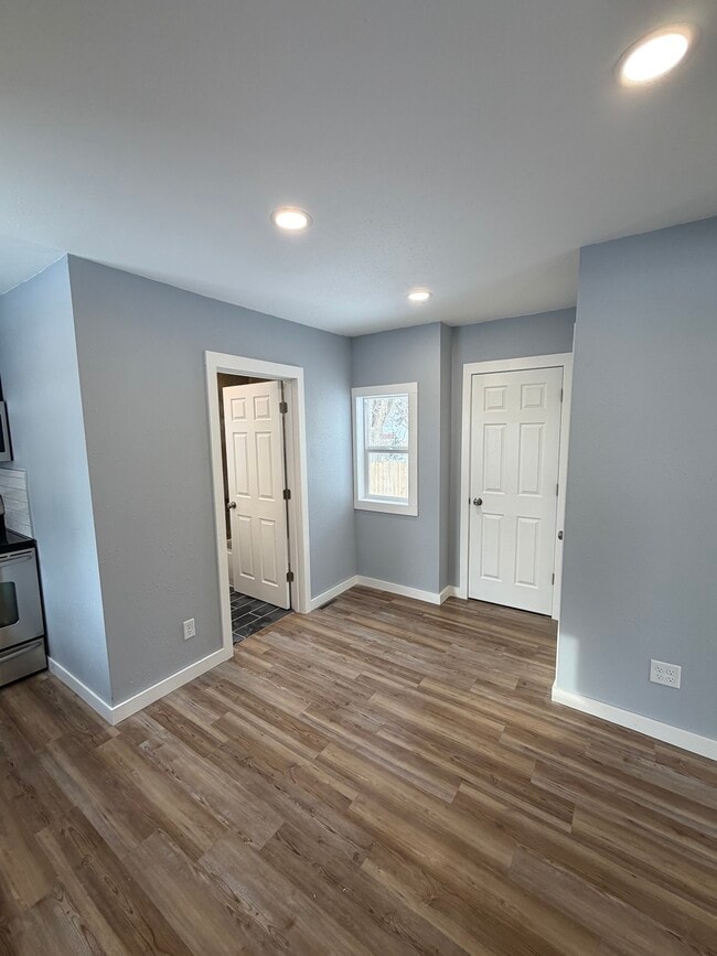 Building Photo - Columbus St