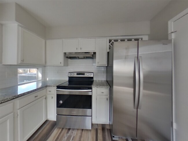 Building Photo - 7114 River Garden Dr