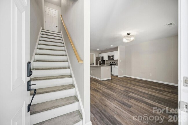 Building Photo - 1361 Ontario Dr