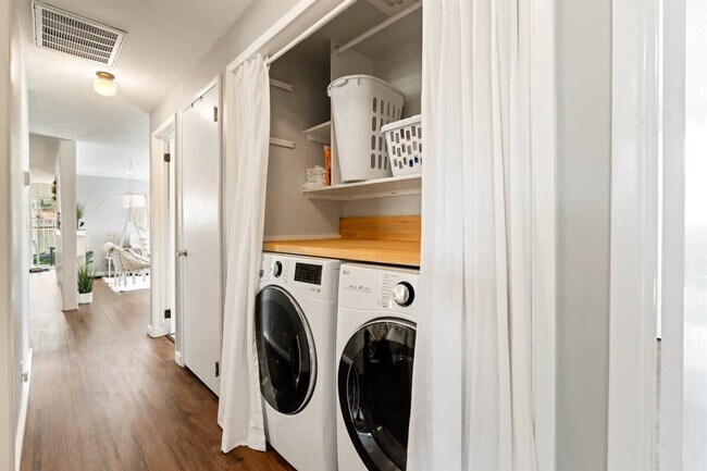 Building Photo - 3413 W Sunset Ave