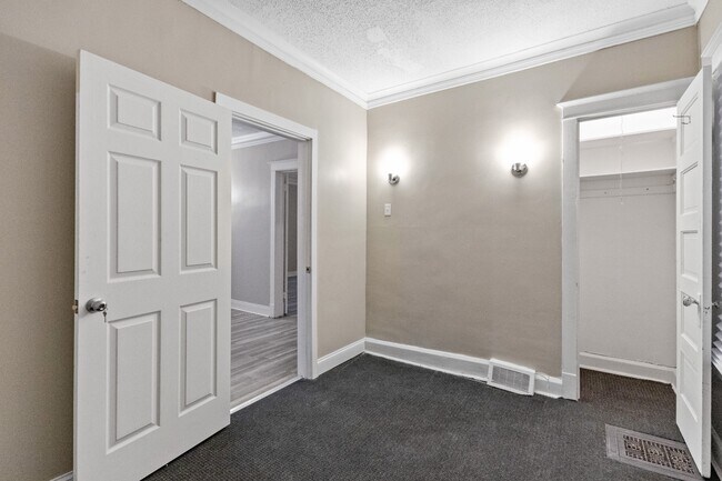 Building Photo - Charming 3-Bedroom Home | 1 Bath | In-Unit...