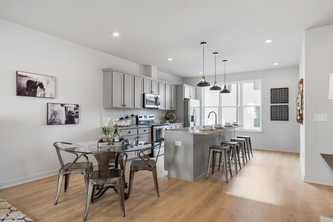 Building Photo - Gorgeous 3 bedroom end unit townhome with garage