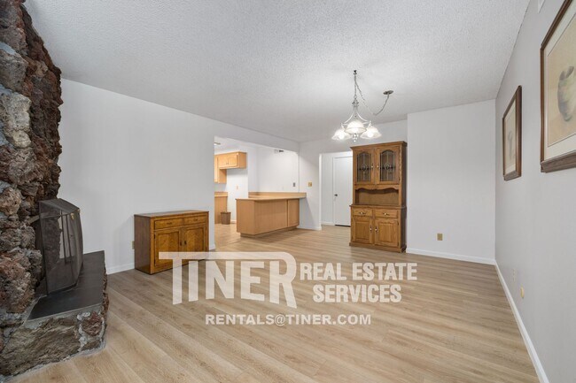 Building Photo - 4935 Kurz Cir