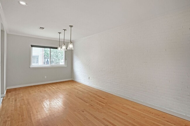 Building Photo - 468 Josephine St
