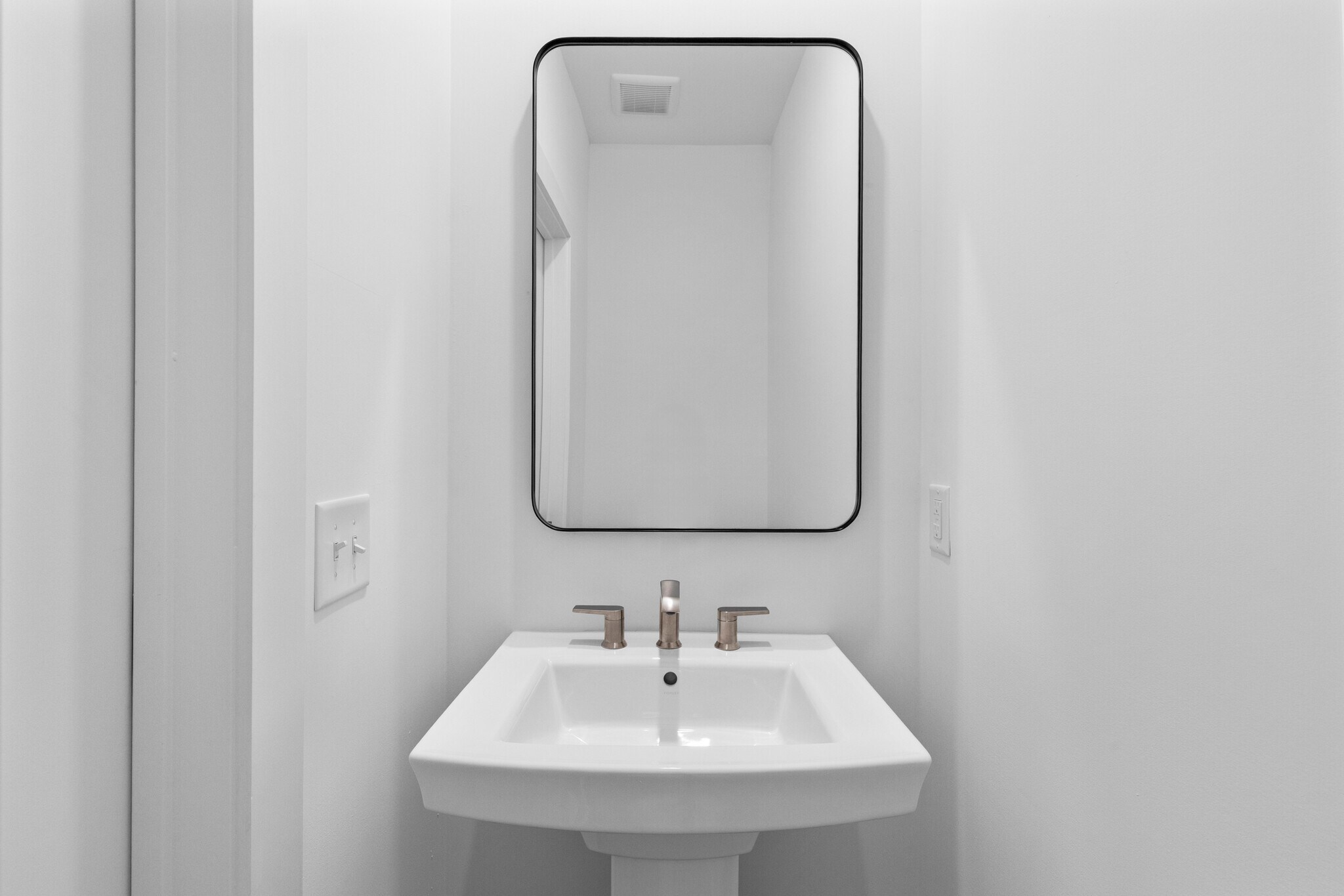 Building Photo - 201 New St