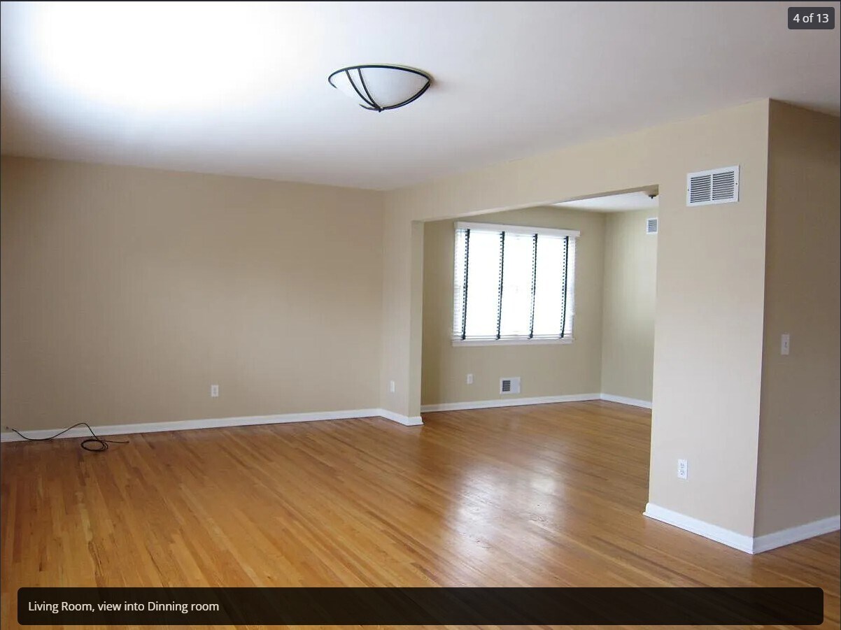Family Room without furniture - 25 Mechanic St