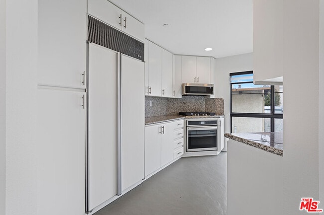 Building Photo - 12000 Goshen Ave