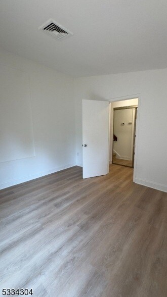 Building Photo - 5 Evergreen Dr