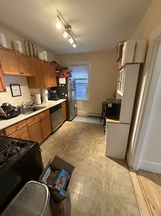 Building Photo - East Cambridge 2 Bedroom Apartment - 9/1