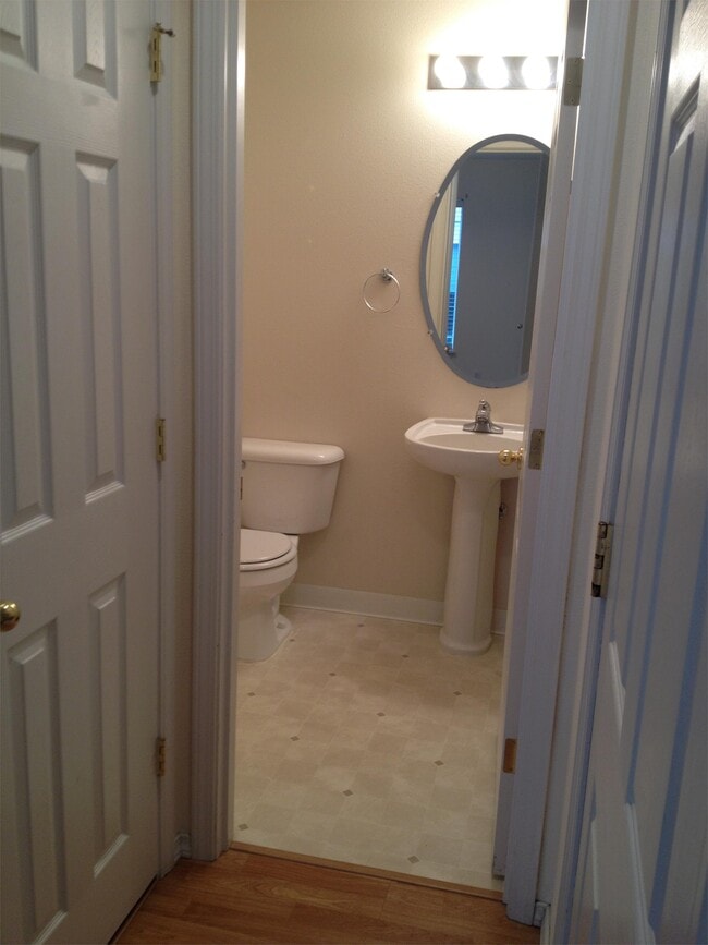 Building Photo - 35413 Oakwood Dr