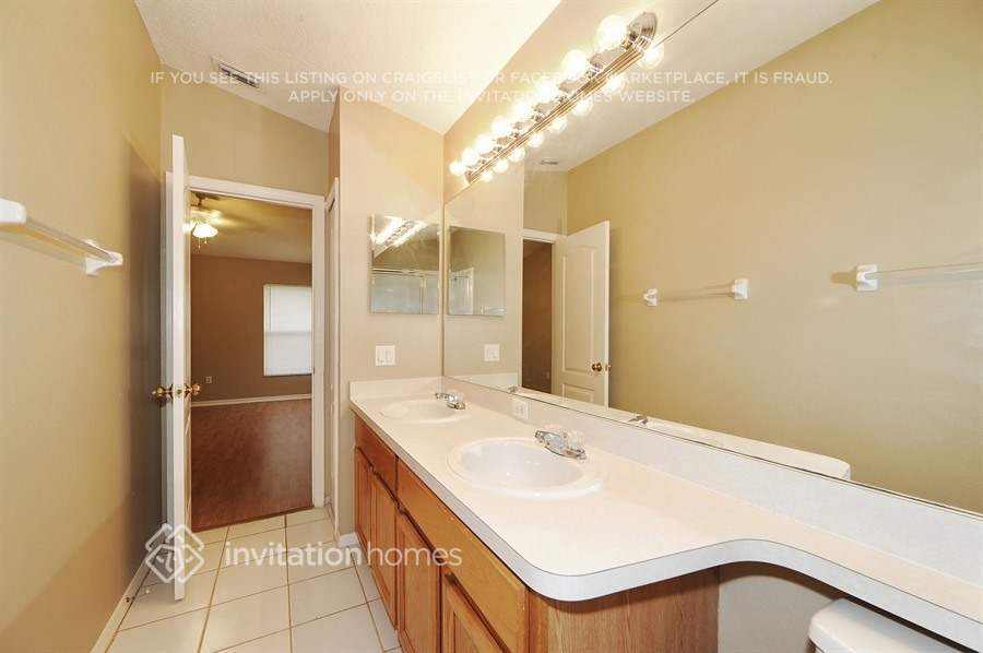 Building Photo - 3049 Castle Rock Cir