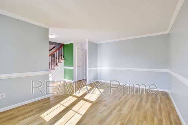 Building Photo - 214 Jouster Way