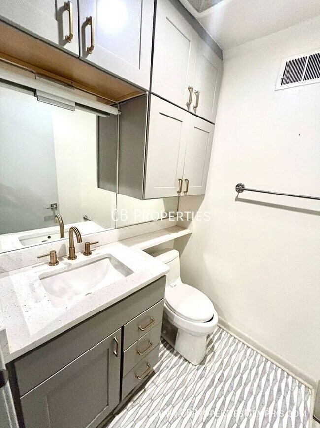 Building Photo - 1047 June Rd