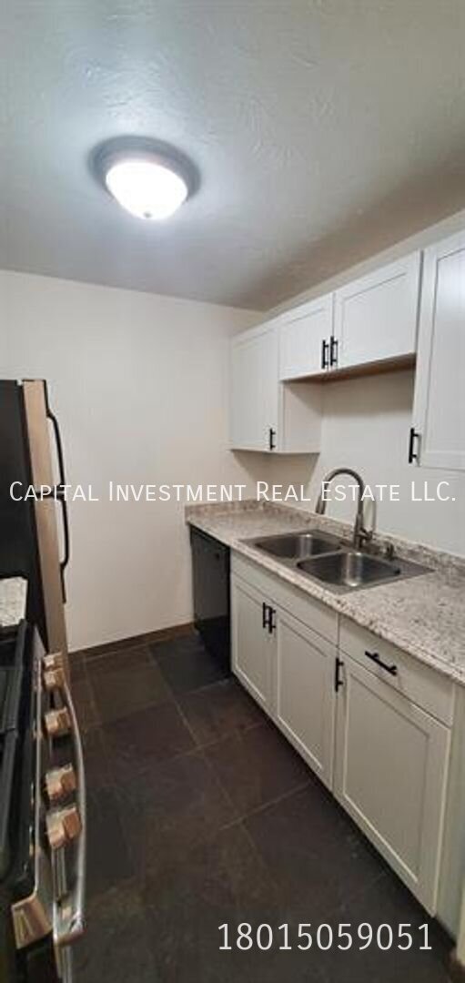 Building Photo - 425 E Creekside Cir