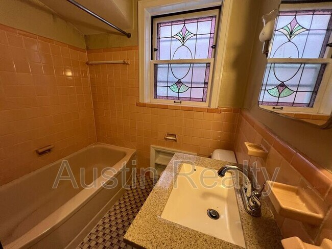 Building Photo - 5834 Nottingham Ave