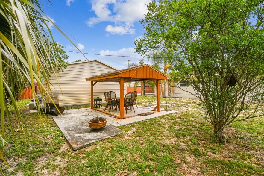Building Photo - 1302 Brandonwood Dr