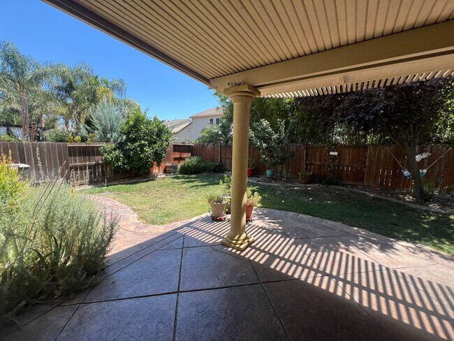 Building Photo - Spacious 4-Bedroom Home in Woodland –Cul-d...