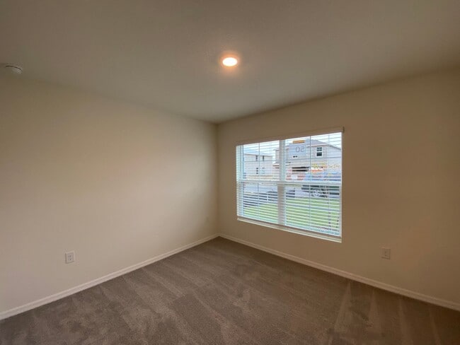 Building Photo - Desirable SE Ocala Neighborhood - Deer Path - 3/2/2 *Won't Last*
