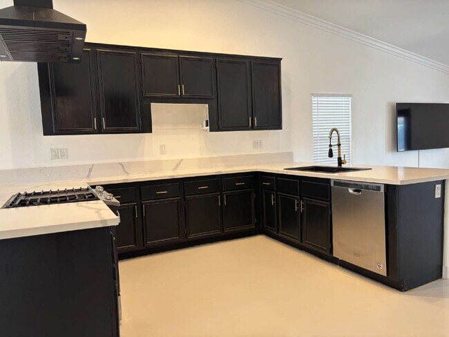 Building Photo - Coachella 4 Bedrooms Stunner