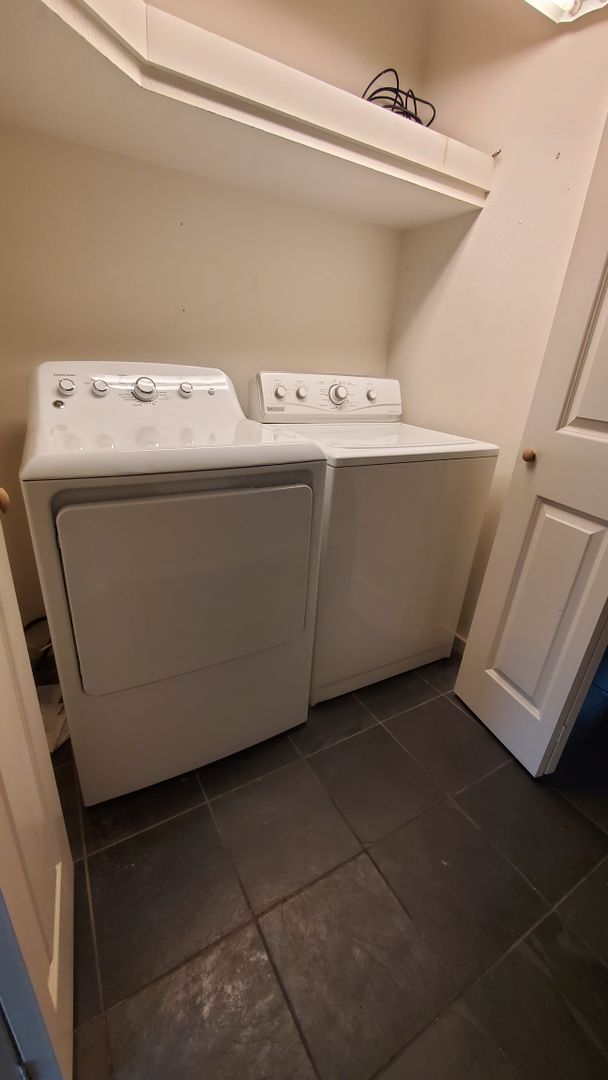 Building Photo - 40 E Maple St